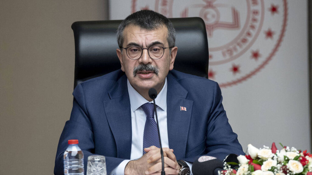 İzmir Barosu, Milli Eğitim Bakanı Hakkında Suç Duyurusunda Bulundu